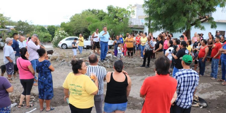 Avanzan obras para mejorar calles de Apatzingán