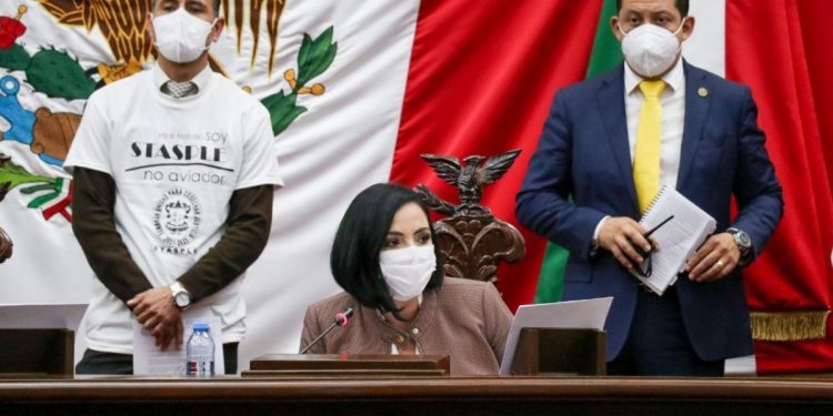 Diálogo, respeto y apoyo a trabajadores del Poder Legislativo: Adriana Hernández