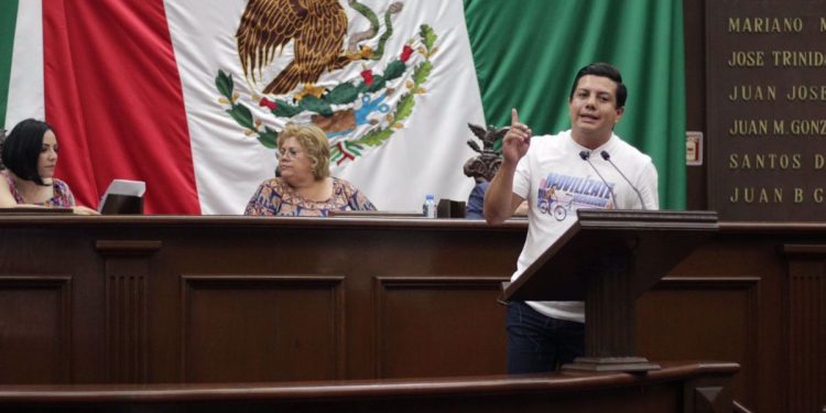 Presentan Oscar Escobar y David Cortés iniciativa de ley de movilidad y seguridad vial para Michoacán