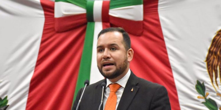 Propone Reyes Galindo que el trabajo del Congreso de Michoacán se difunda en lenguas indígenas