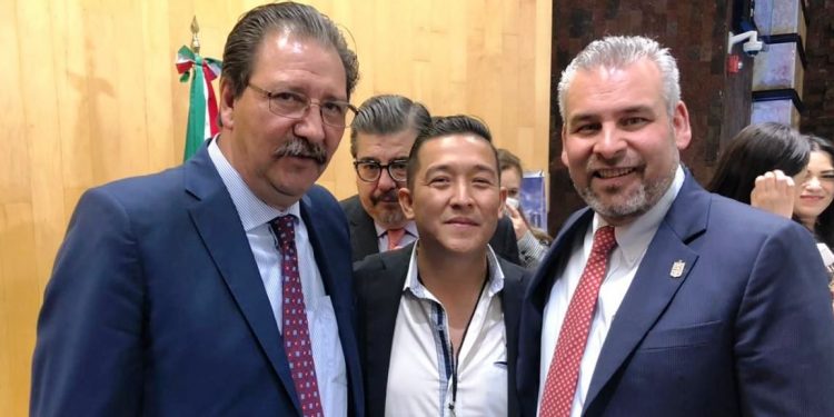 Regidor gestiona rehabilitación de carreteras en Buenvista Tomatlán