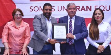 Tarimbarenses podrán estudiar en la UVAQ con becas de hasta el 35%