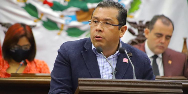 Reestructura a la deuda de Michoacán no será un cheque en blanco: Barragán