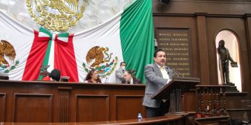 Víctor Manríquez propone mayor protección y ampliar derechos a migrantes