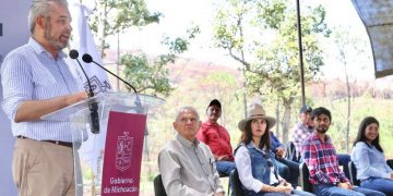 Firma Bedolla primera declaratoria de Zona de Restauración Ambiental en el cerro El Cobrero