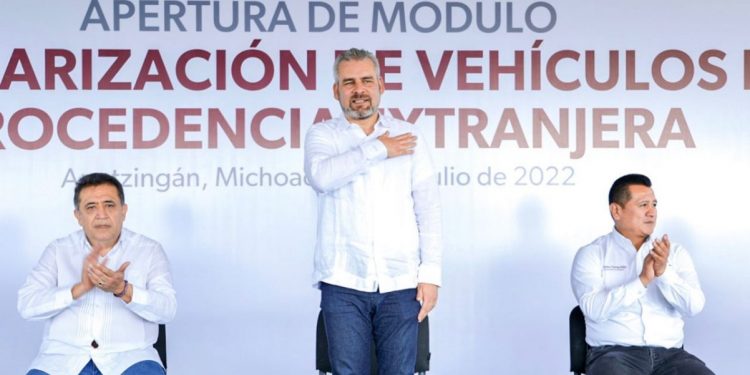 Apertura Bedolla módulo de regularización de vehículos de procedencia extranjera en Apatzingán