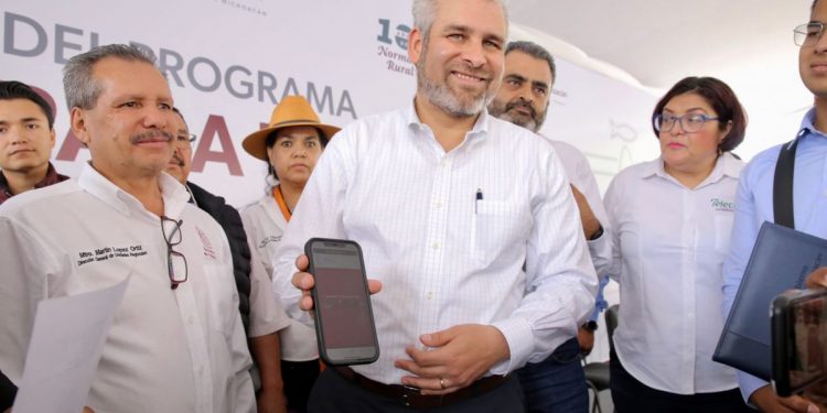 Más de mil 200 antenas de “Internet para Todos” se han instalado en escuelas rurales: Bedolla