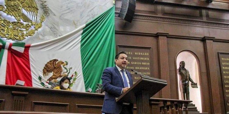 Gobierno actual en Michoacán, continúa reciclando programas de administraciones pasadas: Víctor Manríquez