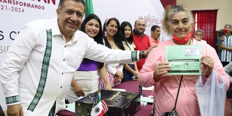 Entregan las primeras 34 visas del programa “Reencuentro Familiar” Apatzingán.