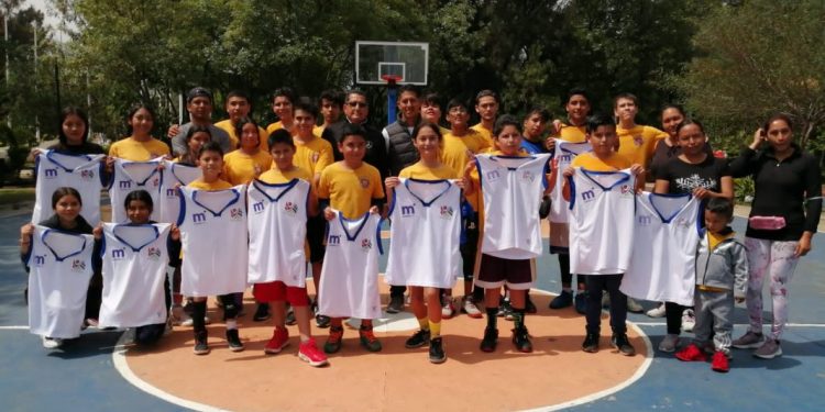 Entrega IMCUFIDE vestimenta a Club Leonas de cara a torneos nacionales