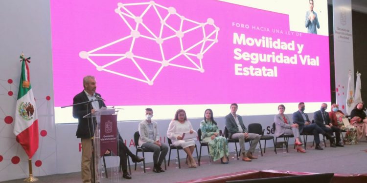 Arranca Bedolla primer Foro hacia una Ley de Movilidad y Seguridad Vial Estatal