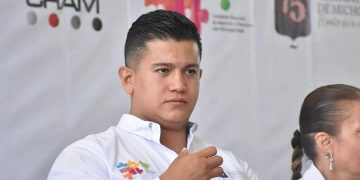 Desde todas las trincheras se debe combatir discriminación y violencia: Víctor Zurita