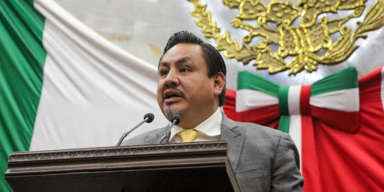 Ampliar protección a la niñez y garantizar su salud mental propone Víctor Manríquez