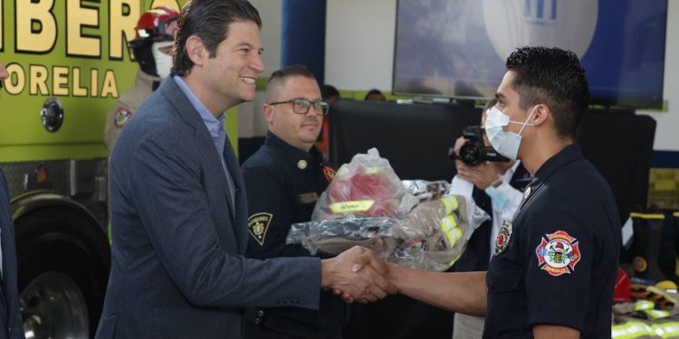 Alfonso Martínez destina recursos sin precedentes para equipamiento de Bomberos de Morelia
