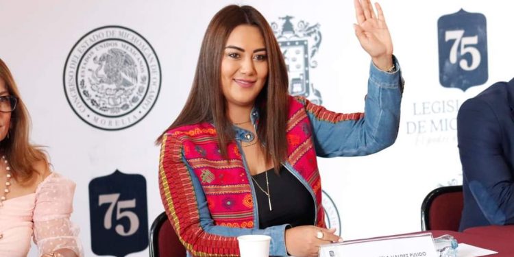 Familias son factor de cohesión social, por lo que es vital su atención: Mónica Valdez