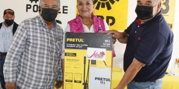 Productores de Angamacutiro se benefician con mochilas aspersoras que entregó Julieta Gallardo