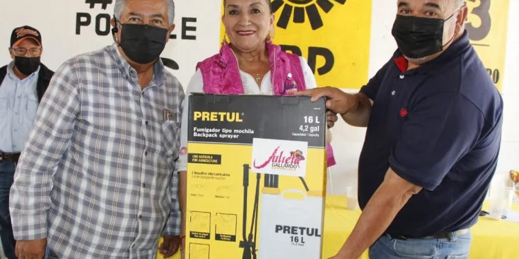 Productores de Angamacutiro se benefician con mochilas aspersoras que entregó Julieta Gallardo