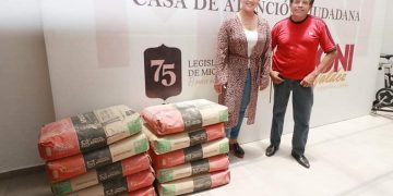 Mónica Valdez beneficia a escuelas con cemento, pintura e impermeabilizante en Zacapu