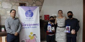 Entrega SEFECO premios a ganadores del concurso de decoración de alcancías