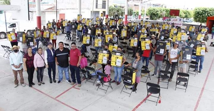 Beneficia Julieta Gallardo a mil 500 familias con mochilas aspersoras en Distrito de Puruándiro