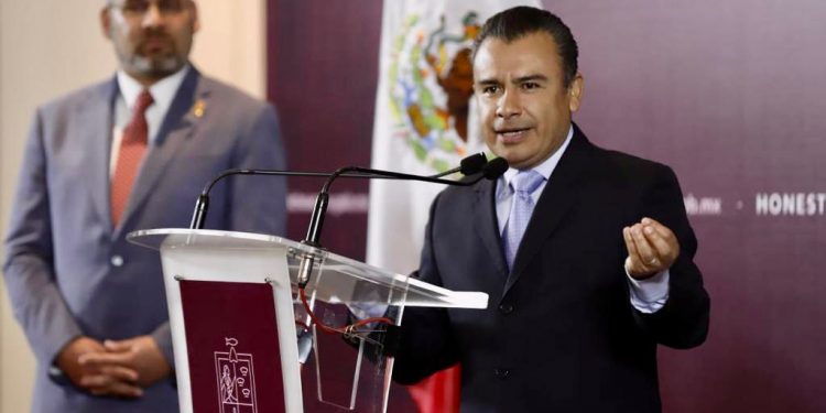 Uber y otros deberán tener concesión del gobierno para operar: Fidel Calderón