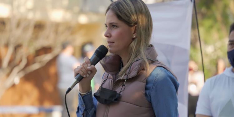 Daniela de los Santos pide que las actas de nacimiento se entreguen en hospitales y centros de salud al momento de nacer