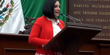 Busca diputada Adriana Hernández garantizar autonomía para UMSNH desde la Constitución