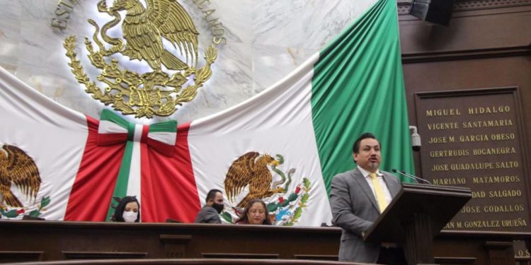 Ampliar protección a la niñez y garantizar su salud mental propone Víctor Manríquez