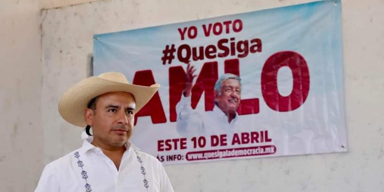 Congreso de Michoacán de Ocampo reconoce servicios eminentes de López Obrador.