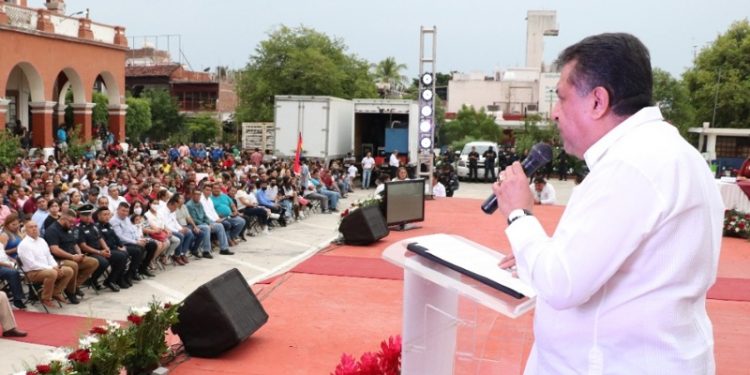 Con inversión y un gobierno de puertas abiertas seguiremos transformando Apatzingán: JLCL