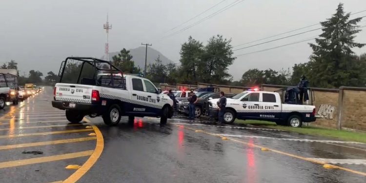 Guardia Civil despliega personal ante bloqueos en Uruapan y Salvador Escalante