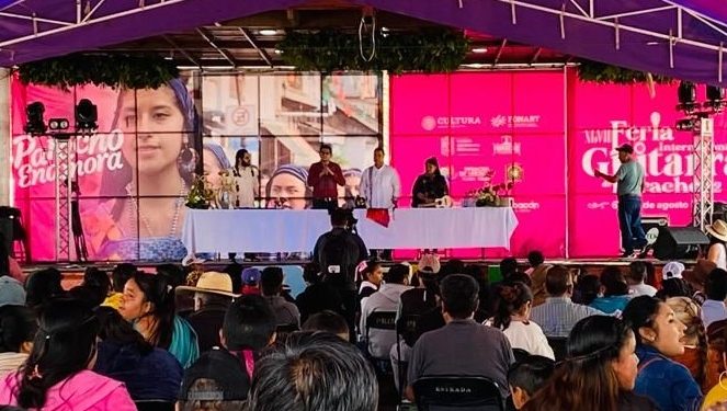 Premian a ganadores de los Concursos de Constructores de Guitarra y Juguete Michoacano, en Paracho