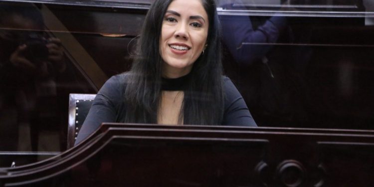 Deber de ayuntamientos atajar abusos contra el turismo en Michoacán: Fanny Arreola