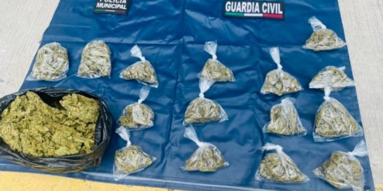 En Blindaje Zamora, SSP y Policía Municipal aseguran a masculino con 16 envoltorios con droga