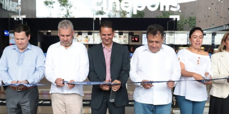 Celebra José Luis Cruz Lucatero apertura de Cinépolis