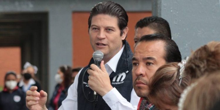 Llama Alfonso Martínez a jóvenes a disfrutar con plenitud esa etapa de su vida