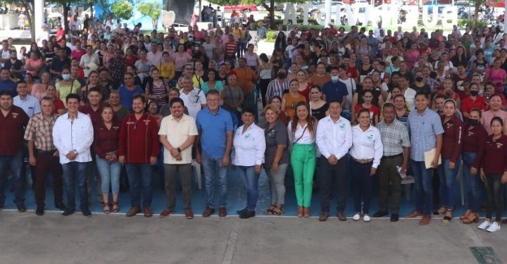 Apoyos económicos a 53 escuelas en Buenavista