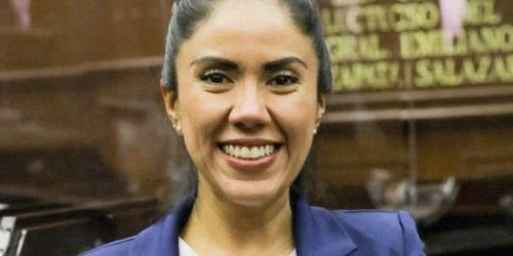 Hay que trabajar en políticas públicas que reduzcan la brecha tecnológica: Fanny Arreola