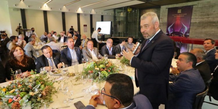 Gobierno de Michoacán signa convenios con sector empresarial para fortalecer la economía y el turismo