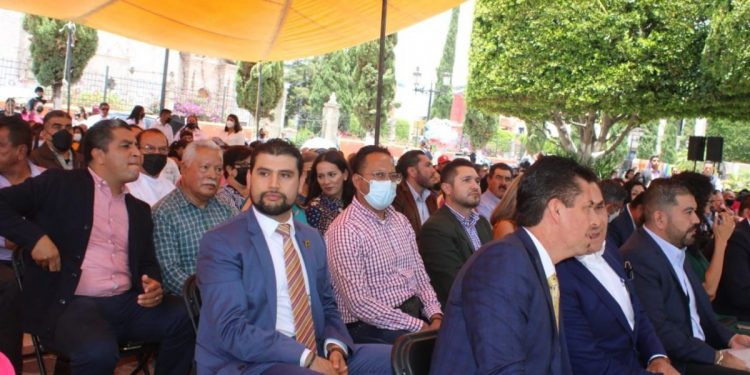 Con los gobiernos del PRD, se construyen mejores Municipios