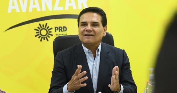 Ex gobernador Silvano Aureoles Conejo, visita la Casa del PRD