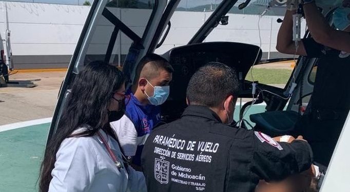 De Huetamo a Charo, SSP traslada vía aérea a menor de edad
