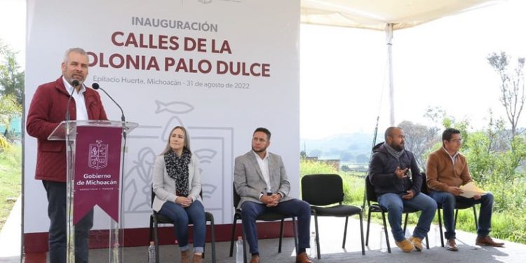 Con Faeispum, se construyen obras en comunidades más alejadas: Bedolla