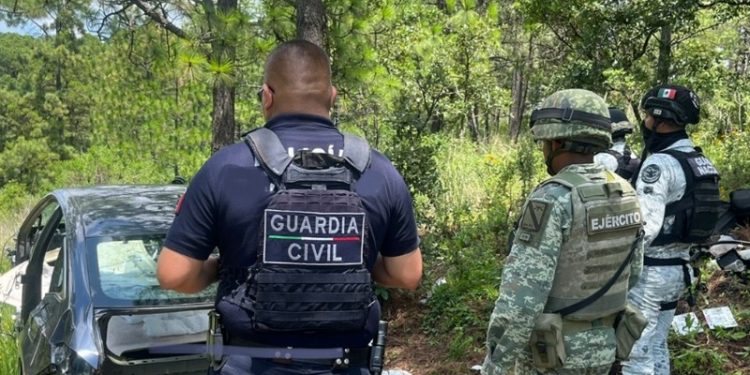 En Maravatío, Guardia Civil, Sedena y GN, localizan campamento clandestino y aseguran vehículo con reporte de robo