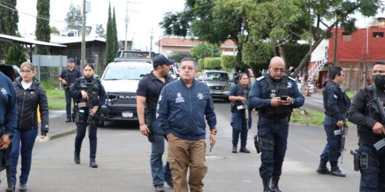 Titular de SSP supervisa operativo para garantizar el libre tránsito del tren en Caltzontzin