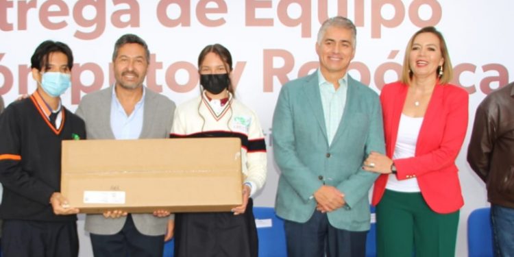 Equipa Cecytem con herramientas tecnológicas a sus 93 planteles