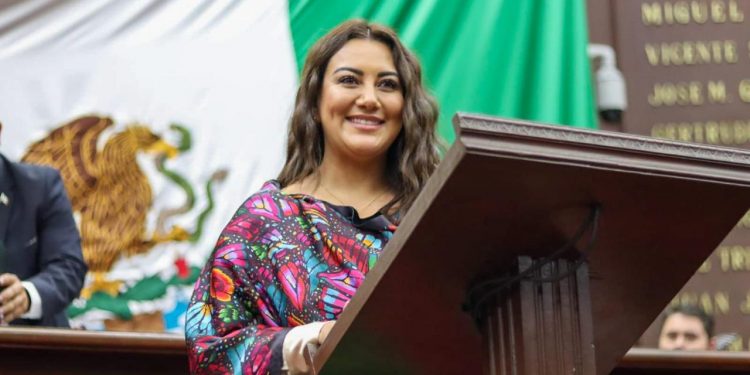 En Congreso debemos actuar con decoro, legitimidad, prontitud, prudencia y ética: Mónica Valdez