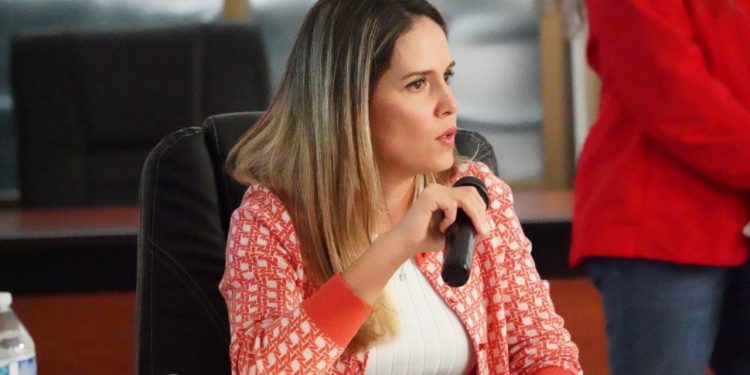 Daniela de los Santos se compromete a elevar a política pública las voces de las niñas y niños de Michoacán