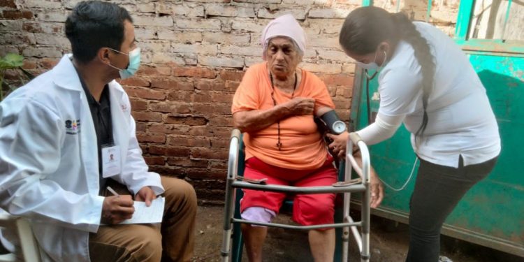 Salud en Tu Familia brinda atención médica en zonas afectadas por sismo