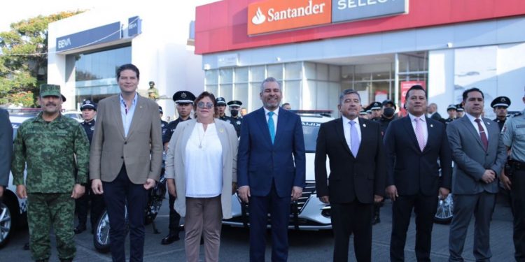 Presenta Bedolla nueva imagen de la Policía Auxiliar